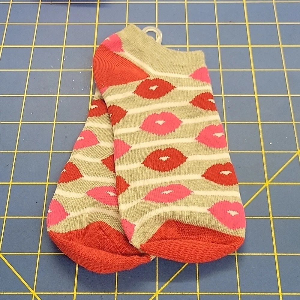 Low Cut Socks Shoe (Size 4-10) Lips